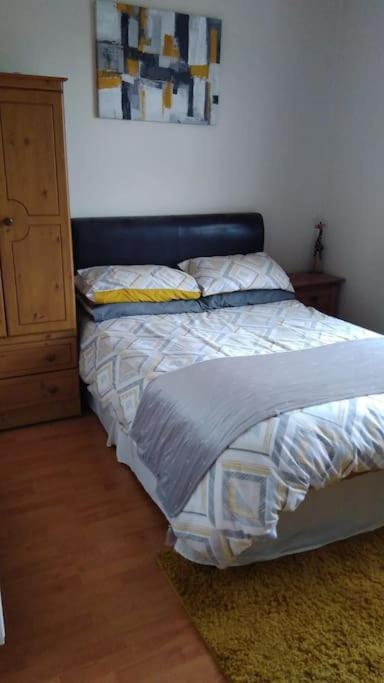 Cheerful Three Bedroom Country Cottage Ballina  Buitenkant foto